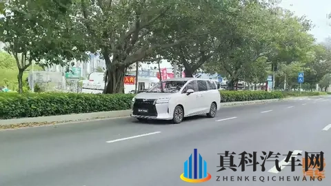 人民的MPV该是啥样？五菱星光730开起来如何，喵哥告诉你试驾体验-2