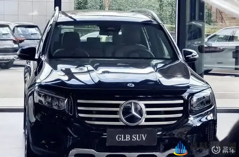 全新奔驰GLB:全能家用通勤车,20T+四驱,动力强劲-1