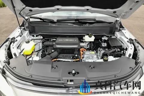 全时四驱+实用场景,赛力斯蓝电E5 PLUS四驱版,全能选手?-1