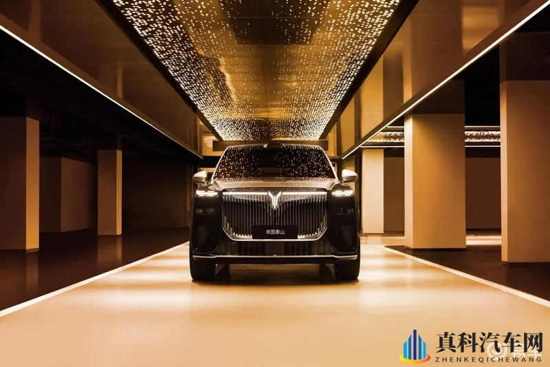 岚图泰山:国产豪华SUV标杆,45万起,创新三腔空悬-1