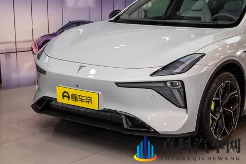 别急着订小鹏M03！这车全系激光雷达+3nm芯片，入门即满配-3