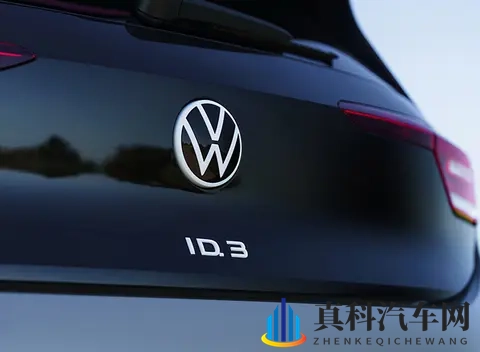 刘玥单挑三黑：刘玥挑战三人团队，激烈对决现场直击-2