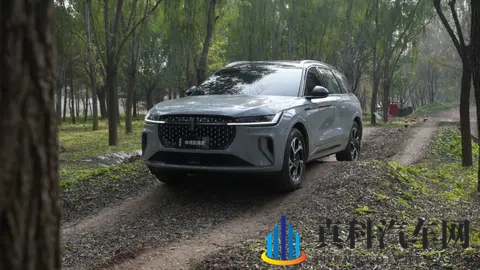 豪华SUV横评：试完 6 大场景，我选了 “不偏科” 的航海家-2