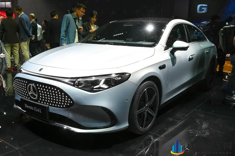 奔驰纯电CLA上市，背水一战，25万才入门值吗？-1