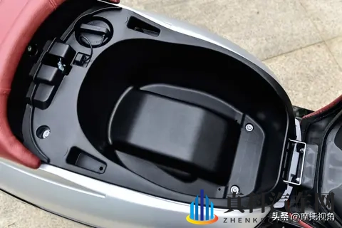 比150踏板还要便宜的250平踏板，该有的豪华配置却一样不少-2