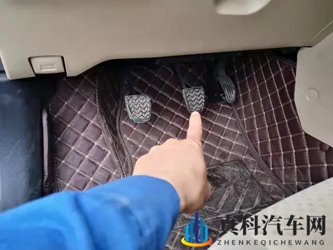 我开了3年车，才知道刹车前先踩死离合后刹车是大忌，都是经验！-1