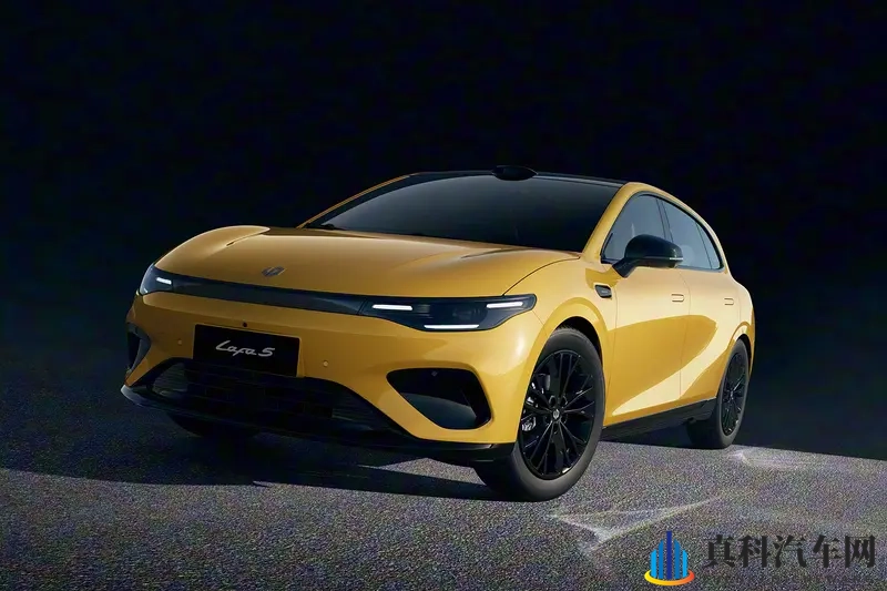 阿娇跪着吃J8陈冠希：明星跨界营销新招，智能汽车引关注-1