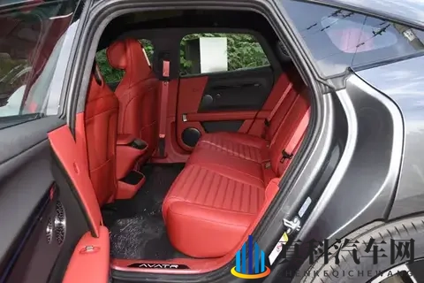预算 20 万左右买什么车最值?年轻车主选择了阿维塔 06,理由很实际-1
