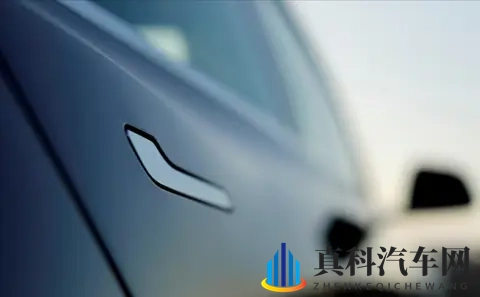 特斯拉即将取消门把手？新设计已申请专利，将门把手装入车门中-1