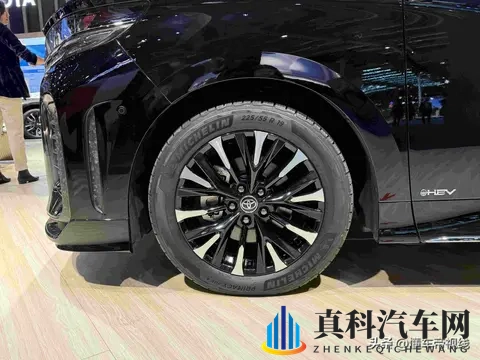 丰田埃尔法卖140万，轮椅能自己上下车，这车真要改行了-2