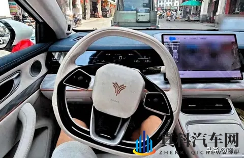 年轻人抢购烂尾车，是捡漏还是冒险？技术红利正在被重新分配-1