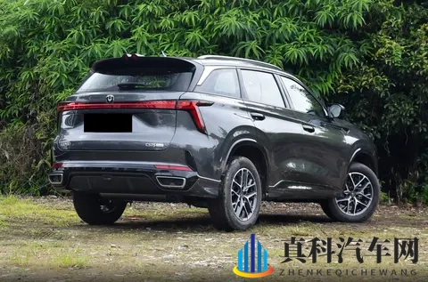 26款长安CS75 PLUS上市,百公里油耗696L,配146英寸中控屏-1