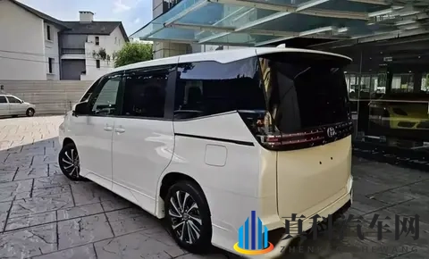 丰田杀疯了!埃尔法入门版跌破24万,3米轴距+8座太香了-2