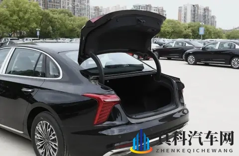 两个猛男脱了内裤玩jiji:赛车手脱衣挑战,友谊与激情背后故事引关注-1