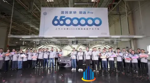 发光标+贯穿灯！朗逸Pro酷似小帕萨特，车长增42mm，月销稳定2万+-3