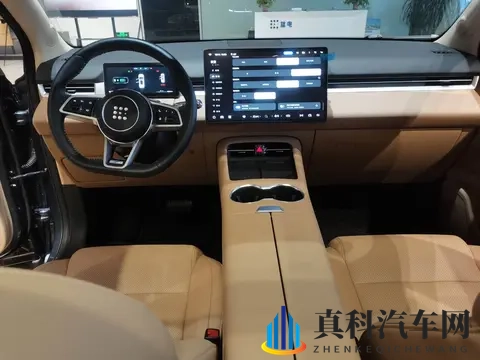 够大够舒适？蓝电E5 PLUS能成家用SUV新选择吗？-3