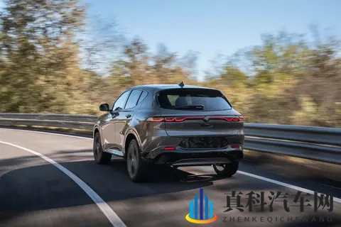 细节设计更加运动，新款阿尔法·罗密欧托纳利实车都曝光-2