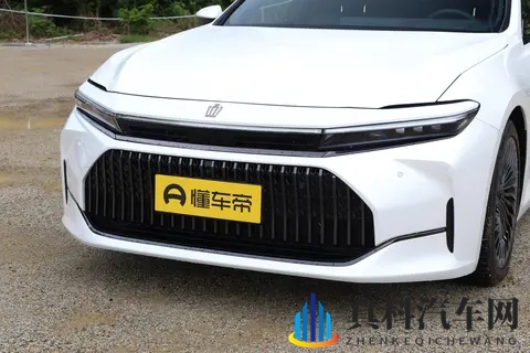 皇冠(进口)“至享版” 和 “至尊版”两个配置到底该怎么选?-1