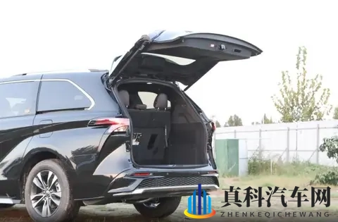 大空间+低油耗,半年卖出34,380辆,丰田格瑞维亚怎么选?-1