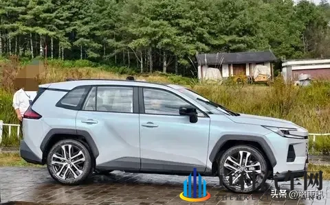 丰田全新威兰达实车正式亮相！全新外观设计 内饰调整 搭配混动系统-3