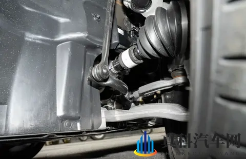 官方零百提速51s,最大功率225kW,动态体验2025款奔驰A级AMG-2