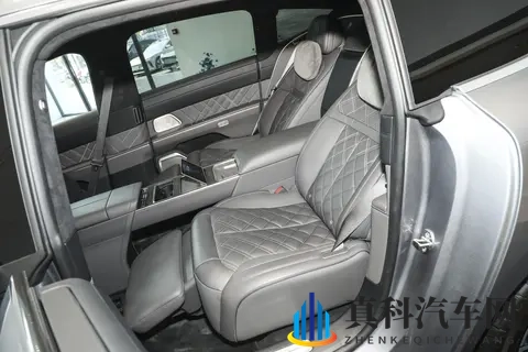 行政旗舰新选择:蔚来 ET9 如何兼顾商务与操控?3 款配置详解帮你选-3