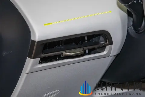 深蓝L06入门版实车曝光:预售1399万元,标配激光雷达+智驾-2