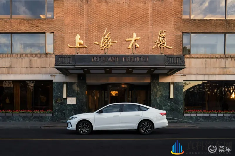 650万用户选出的“国民家轿”,朗逸升级进入Pro时代-1