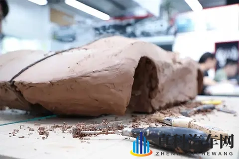 为什么电动汽车容易出现个性却不实用的设计，设计师们在想什么？-3