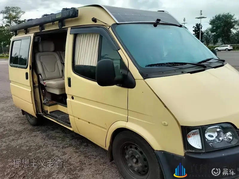 一女多男混交群体交乱:女子与多男子混群淫乱现象引人关注-1