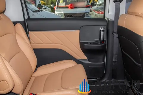 10万级家用MPV新标杆！7座大空间+电滑门，星光 730值得一看-3