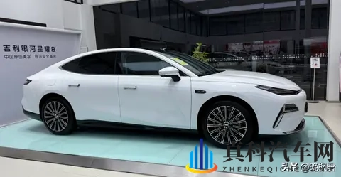 吉利银河星耀8系统变手机 玩家整活停不下来 穷鬼也能开豪车?-1