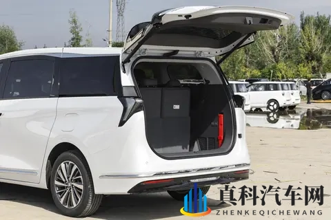 别克 GL8：车型配置解析与性价比推荐​-3