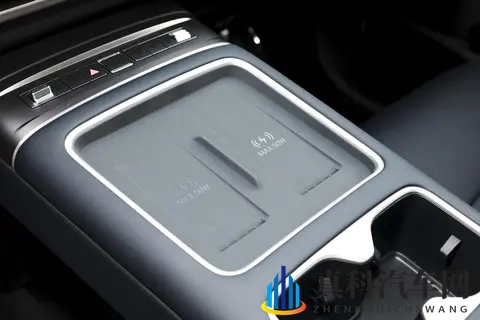 比亚迪又上新了，这车空间大续航强，还带智能座舱，香不香？-3