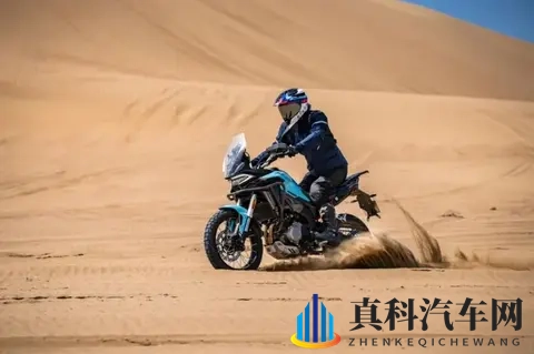 两万出头配齐三箱和双电控,这台国产ADV让春风450MT也紧张?-2