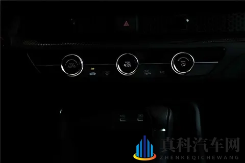 久热99：汽车新宠：潮流之选，性能与设计并重-2