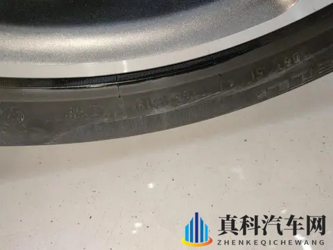 六年奔驰E级,17万多体验行政级座驾,商务家用都合适-2