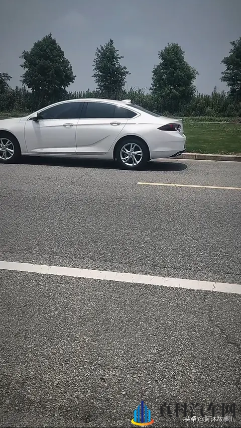 别克君威15T家用实测：装得下婴儿车+行李箱？5个月家庭用车报告-1