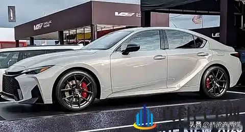 雷克萨斯IS改款降价7万，底盘质变震动市场-3