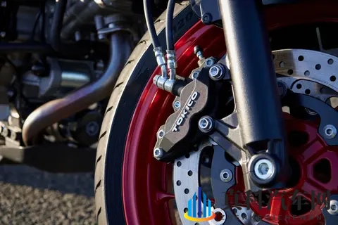 铃木推出 700 跨界车 V2 SV-7GX-1