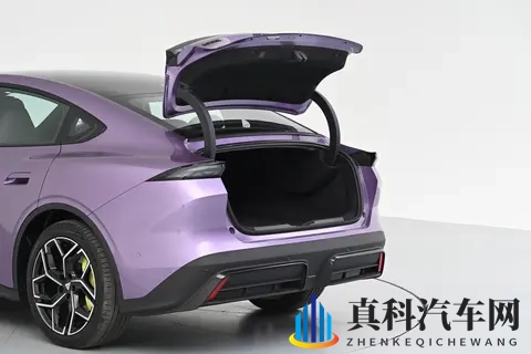 深蓝L06实车体验：续航长，配置高，适合家用和年轻人-1