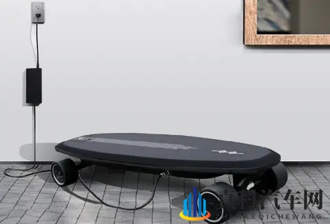 比亚迪方程豹钛7电动滑板首批售罄，15公里续航适配短途通勤-1