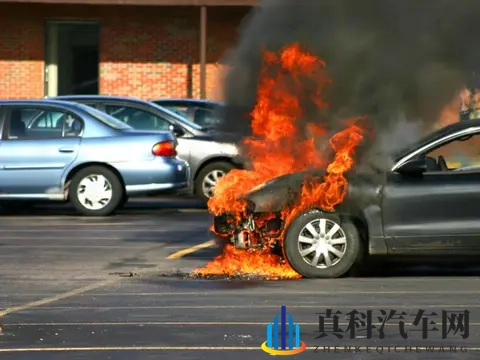 当“不起火、不爆炸”成为国标要求，新能源车企们面临严峻考验-3