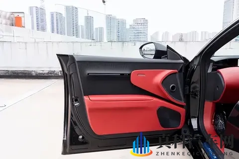 搭载华为四激光雷达与大电池,智能与体验同步提升,这车咋样-2