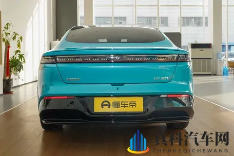 20万级纯电轿跑推荐！69秒破百，续航500km，带劲吗？-3