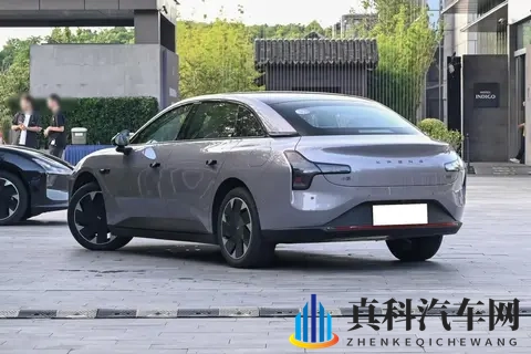 长安启源A06拿出诚意，配6C闪充+高规格悬架，小鹏M03接得住吗？-2