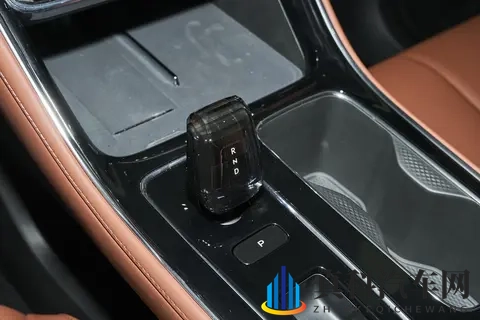 新车  779万元起，全新吉利帝豪正式预售，提供15T动力_轴距加长-1