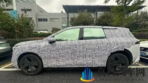日产N8谍照！或定位中大型SUV，配中控+副驾双联屏，配置很高-1