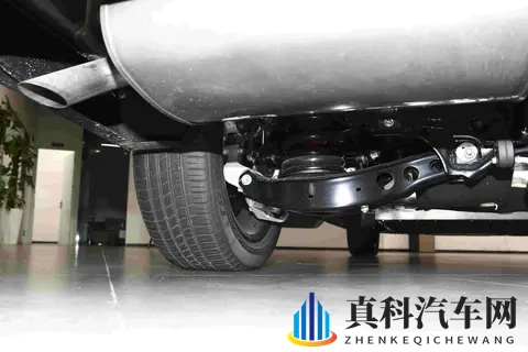 北汽锐胜M8上市，商用MPV变家用神器，空间革命悄悄开始了-3