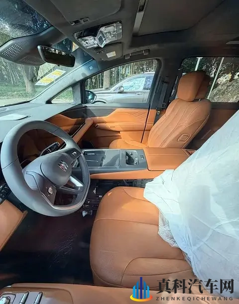 尺寸超腾势D9,插混纯电任选,别克至境世家实车现身街头-1